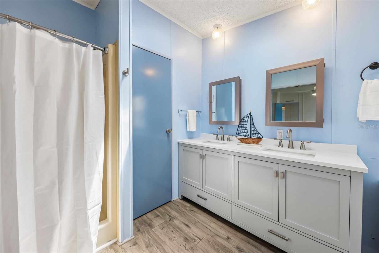 550 SAINT JOHNS RD, TAVARES, FL, 32778