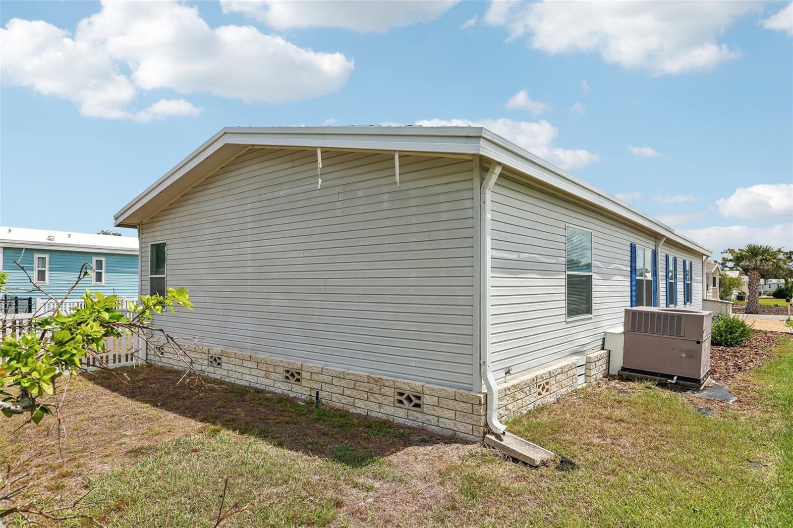 550 SAINT JOHNS RD, TAVARES, FL, 32778