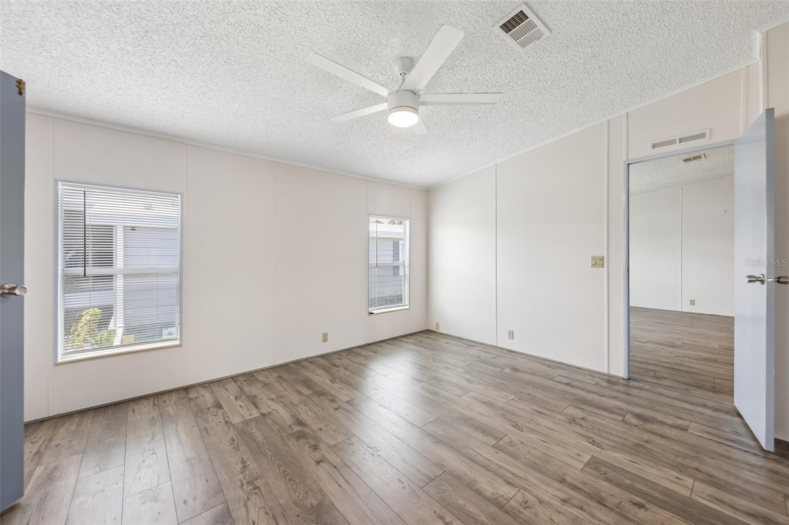 550 SAINT JOHNS RD, TAVARES, FL, 32778
