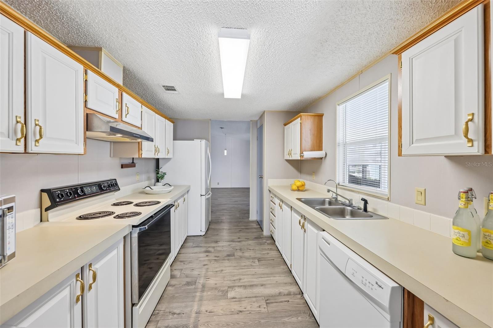 550 SAINT JOHNS RD, TAVARES, FL, 32778