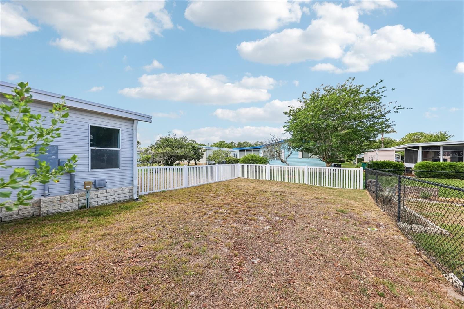 550 SAINT JOHNS RD, TAVARES, FL, 32778