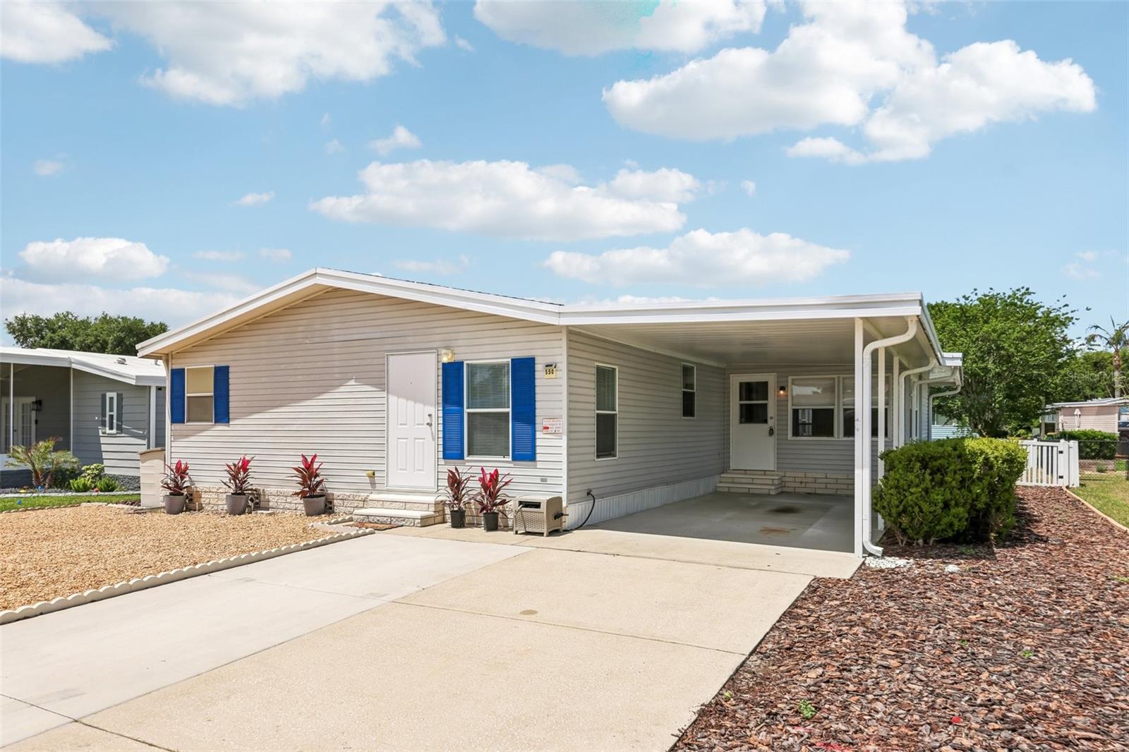 550 SAINT JOHNS RD, TAVARES, FL, 32778