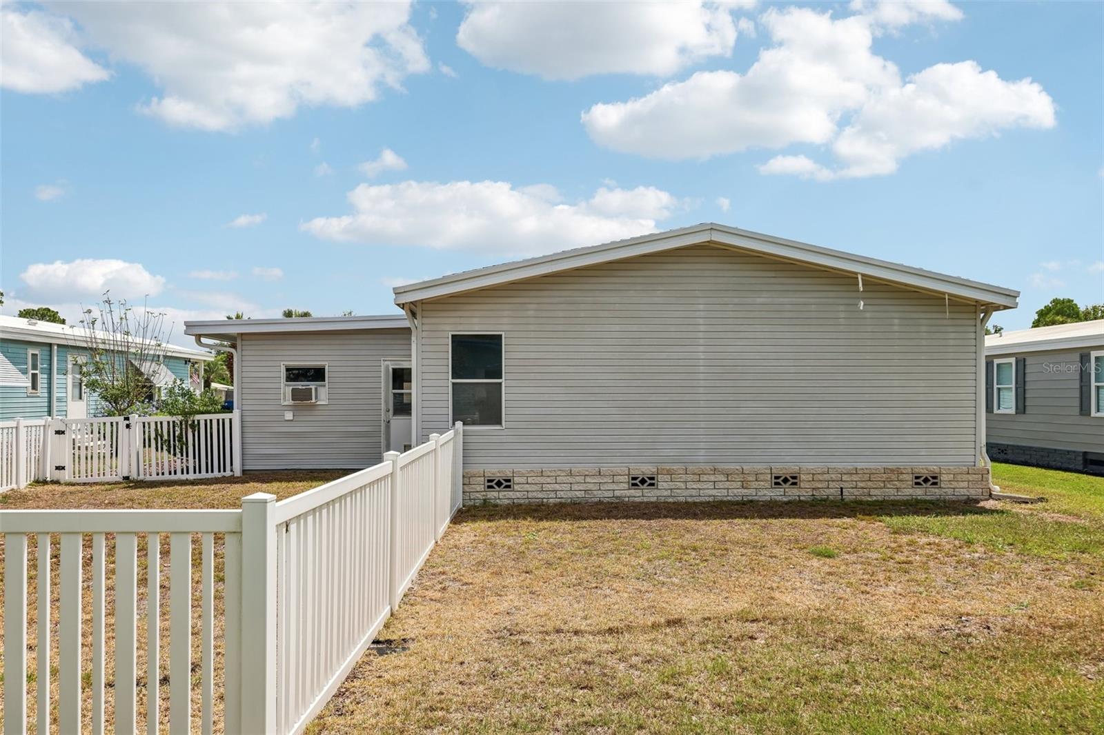 550 SAINT JOHNS RD, TAVARES, FL, 32778