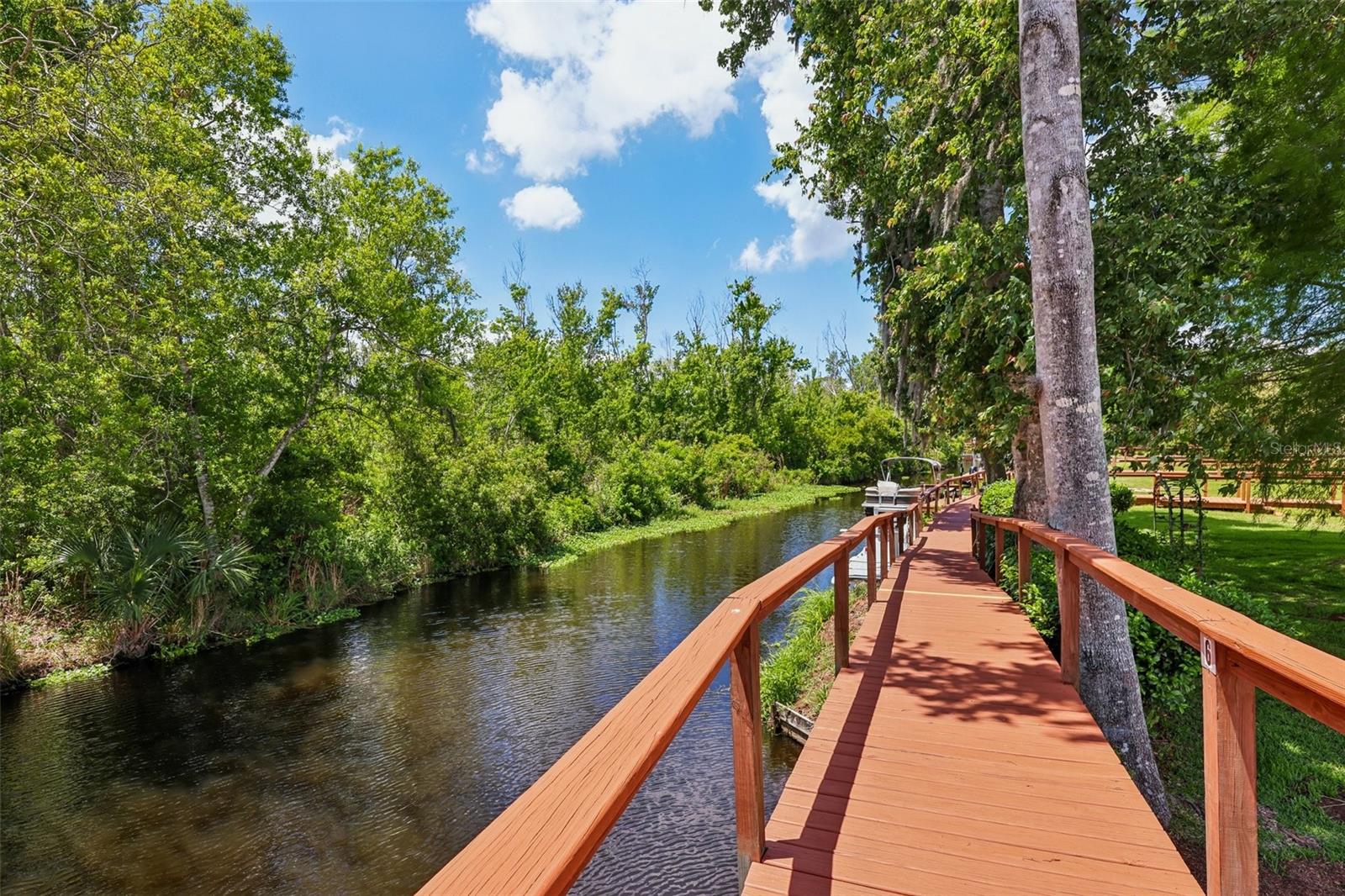 550 SAINT JOHNS RD, TAVARES, FL, 32778