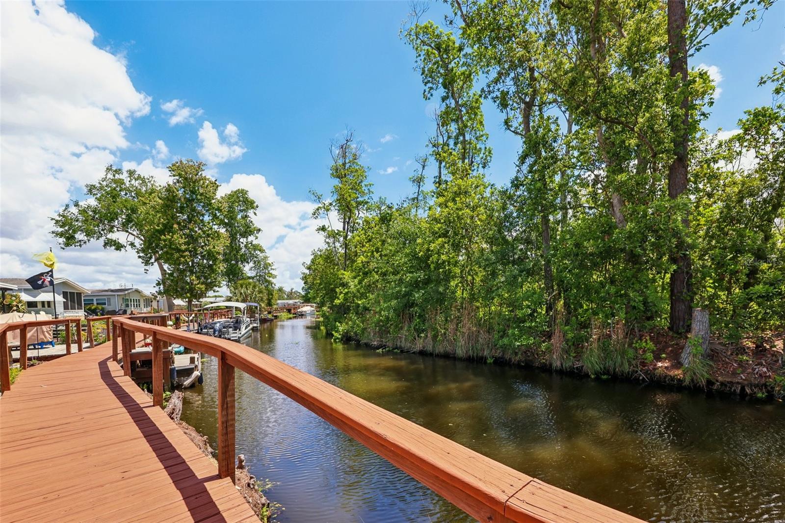 550 SAINT JOHNS RD, TAVARES, FL, 32778