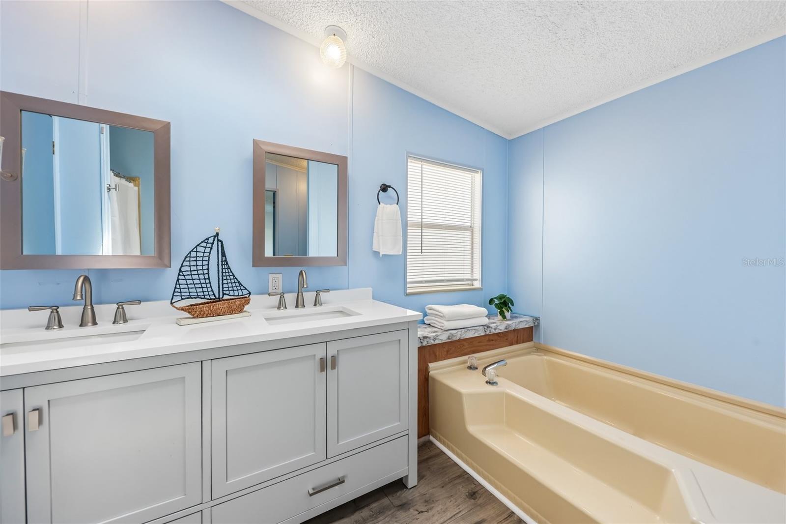 550 SAINT JOHNS RD, TAVARES, FL, 32778