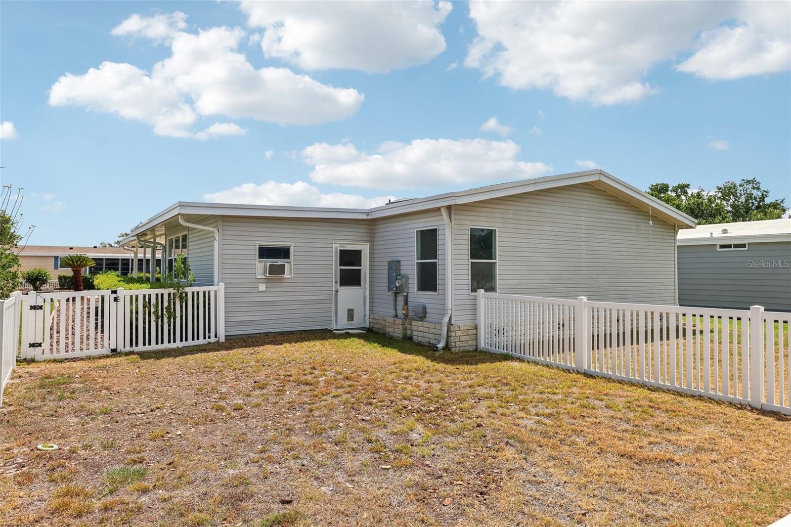550 SAINT JOHNS RD, TAVARES, FL, 32778