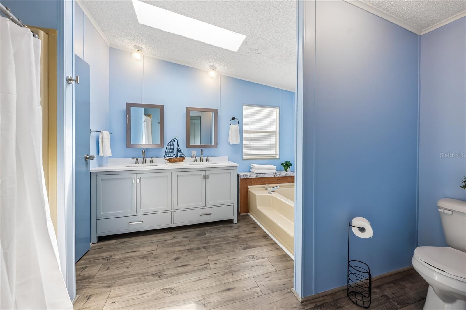 550 SAINT JOHNS RD, TAVARES, FL, 32778
