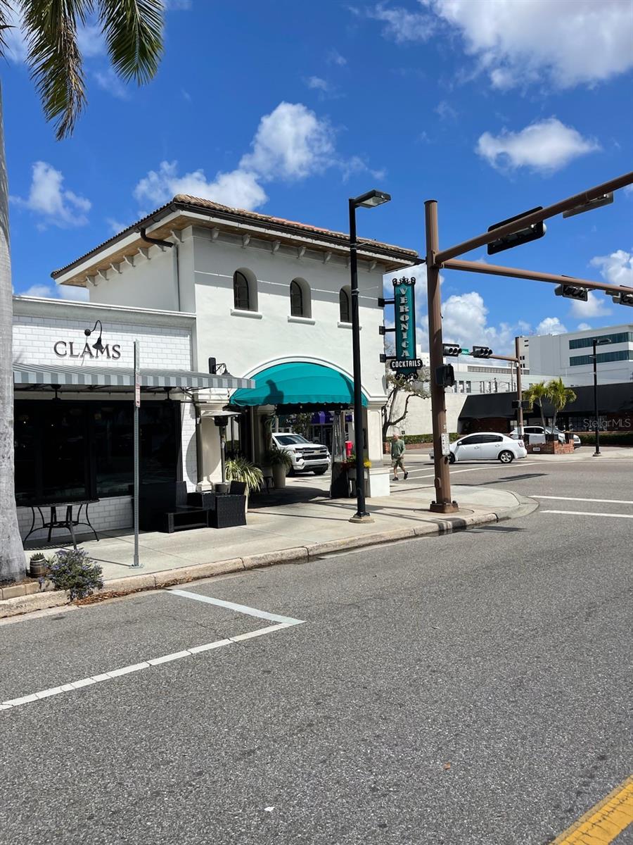 2440 HILLVIEW ST, SARASOTA, FL, 34239