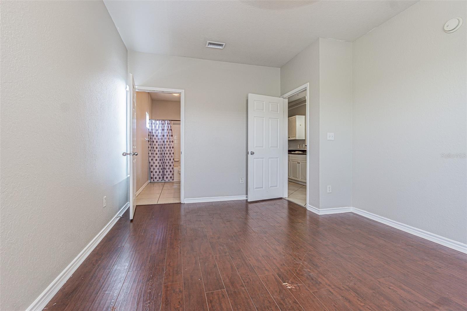 4316 BAYSIDE VILLAGE DR #302, TAMPA, FL, 33615