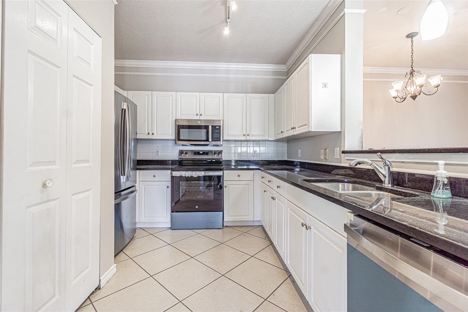 4316 BAYSIDE VILLAGE DR #302, TAMPA, FL, 33615