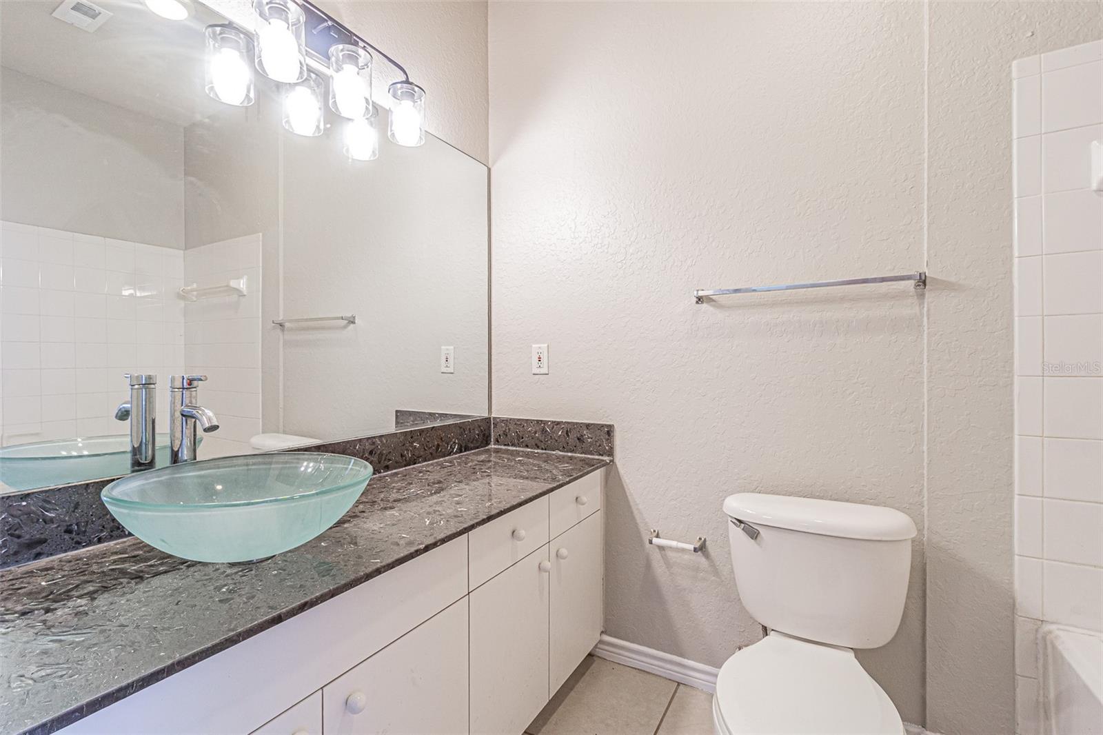 4316 BAYSIDE VILLAGE DR #302, TAMPA, FL, 33615