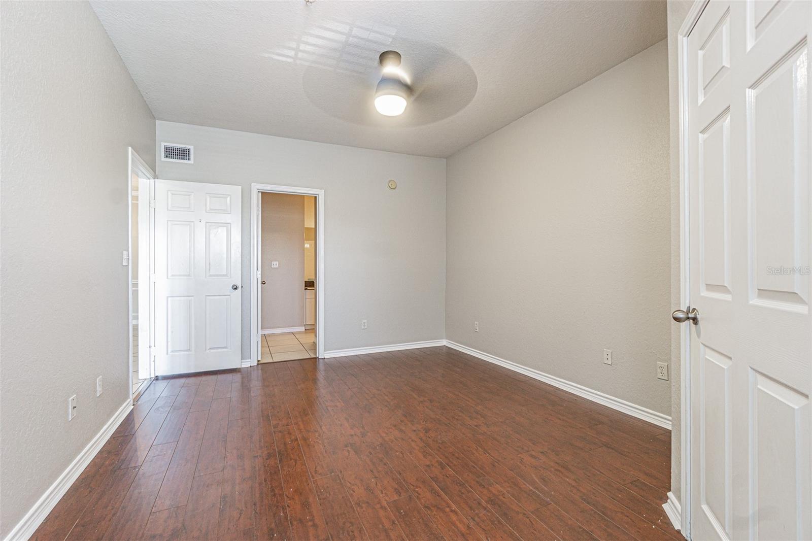 4316 BAYSIDE VILLAGE DR #302, TAMPA, FL, 33615