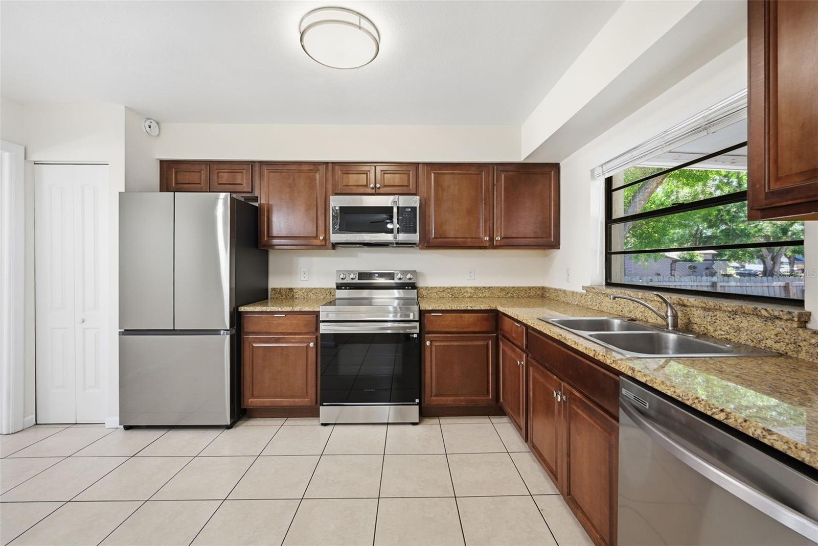 15602 FARNSWORTH LN, TAMPA, FL, 33624
