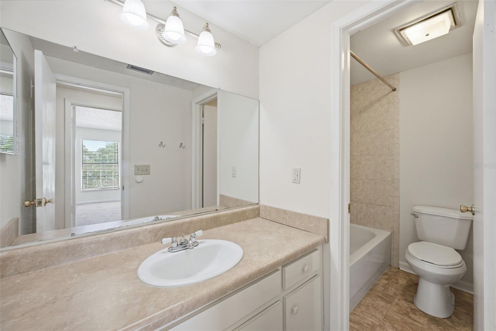 15602 FARNSWORTH LN, TAMPA, FL, 33624