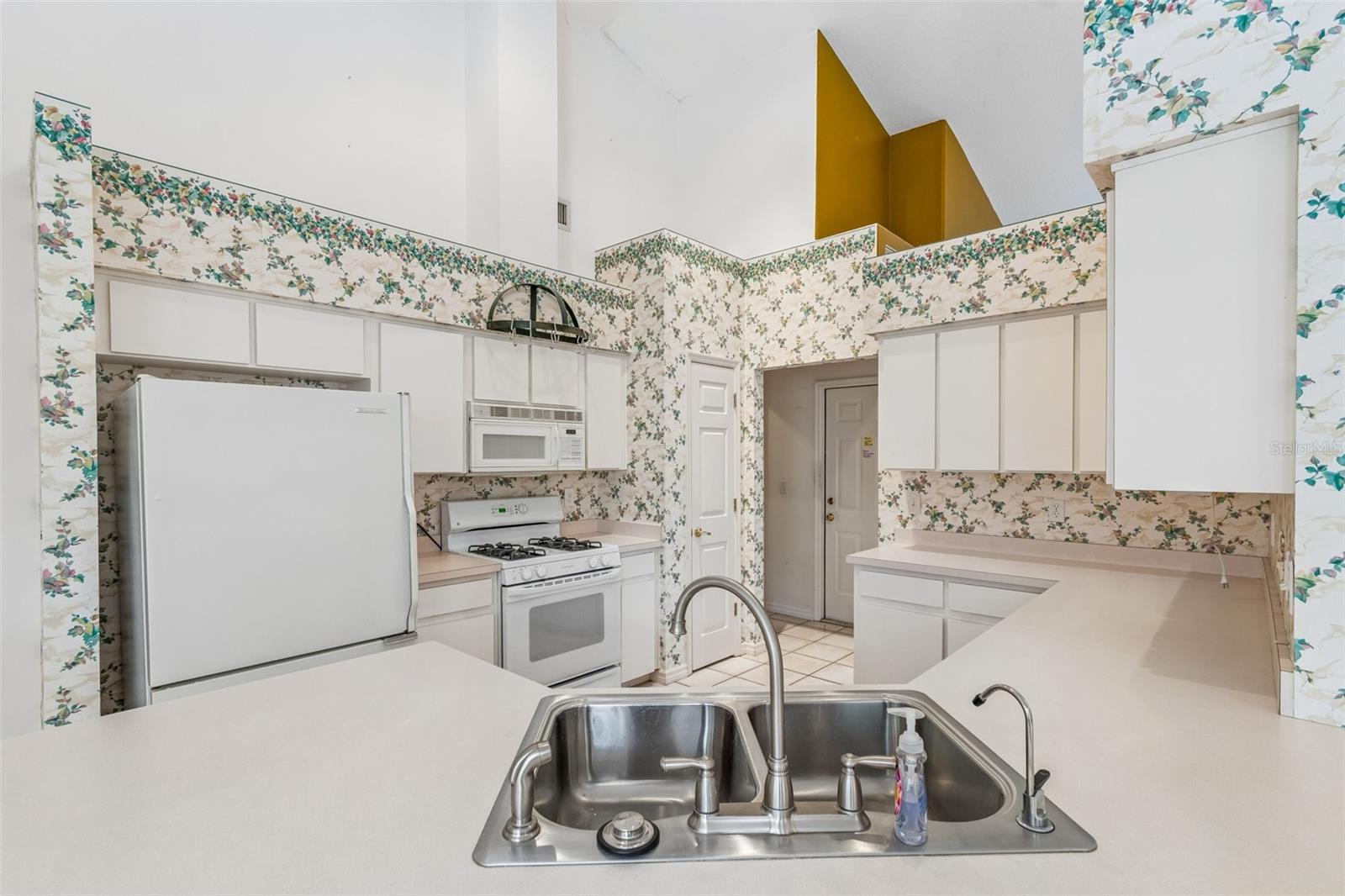 1336 WATERWOOD DR, LUTZ, FL, 33559