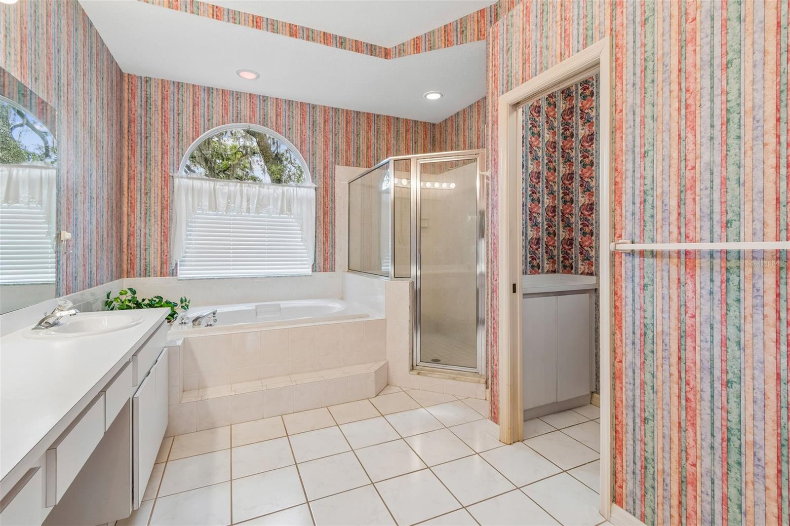 1336 WATERWOOD DR, LUTZ, FL, 33559