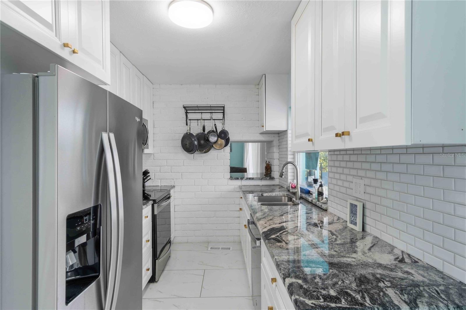 1960 W MARION AVE, PUNTA GORDA, FL, 33950