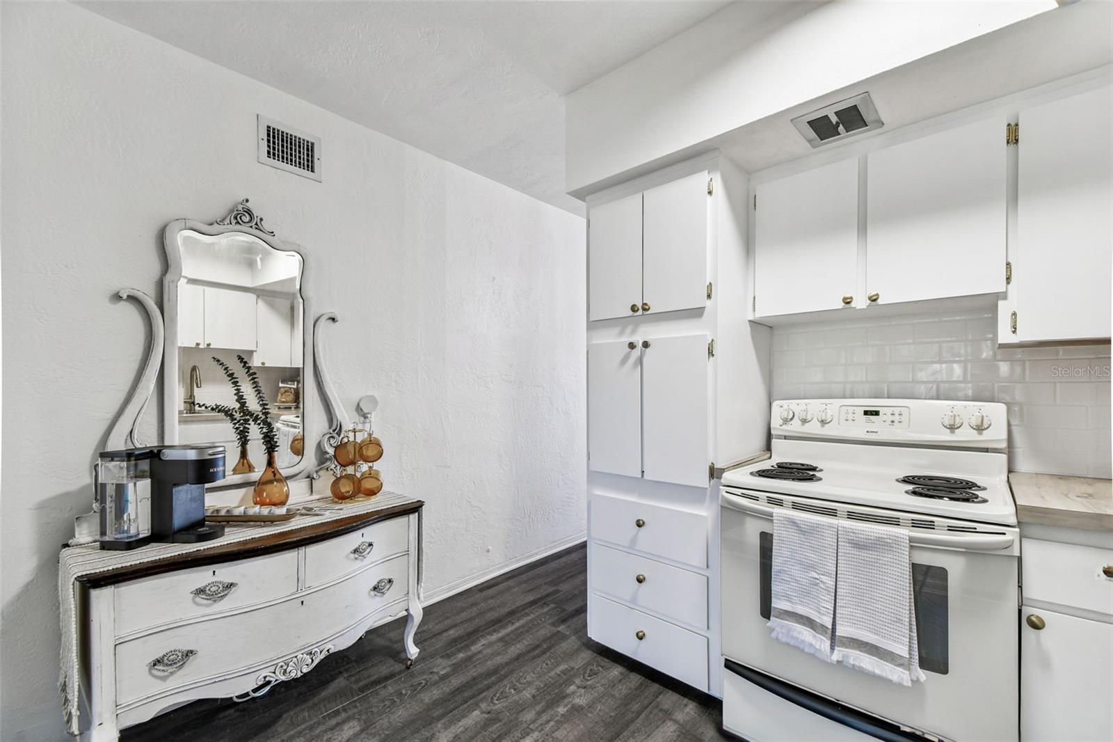 5861 42ND TER N #1712, KENNETH CITY, FL, 33709