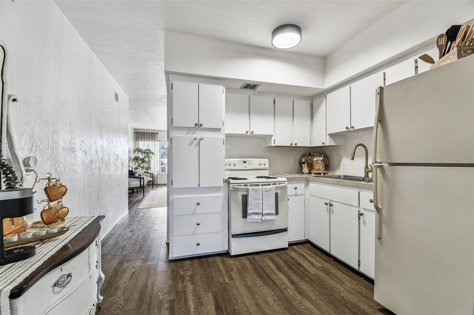 5861 42ND TER N #1712, KENNETH CITY, FL, 33709