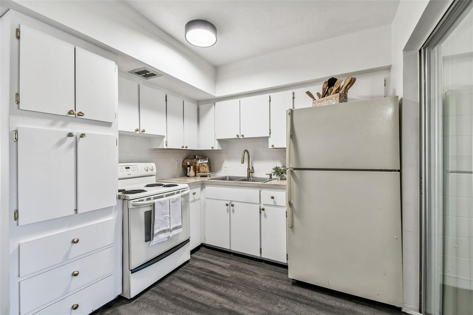 5861 42ND TER N #1712, KENNETH CITY, FL, 33709