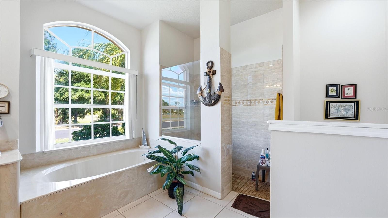 324 OAKWOOD CIR, ENGLEWOOD, FL, 34223