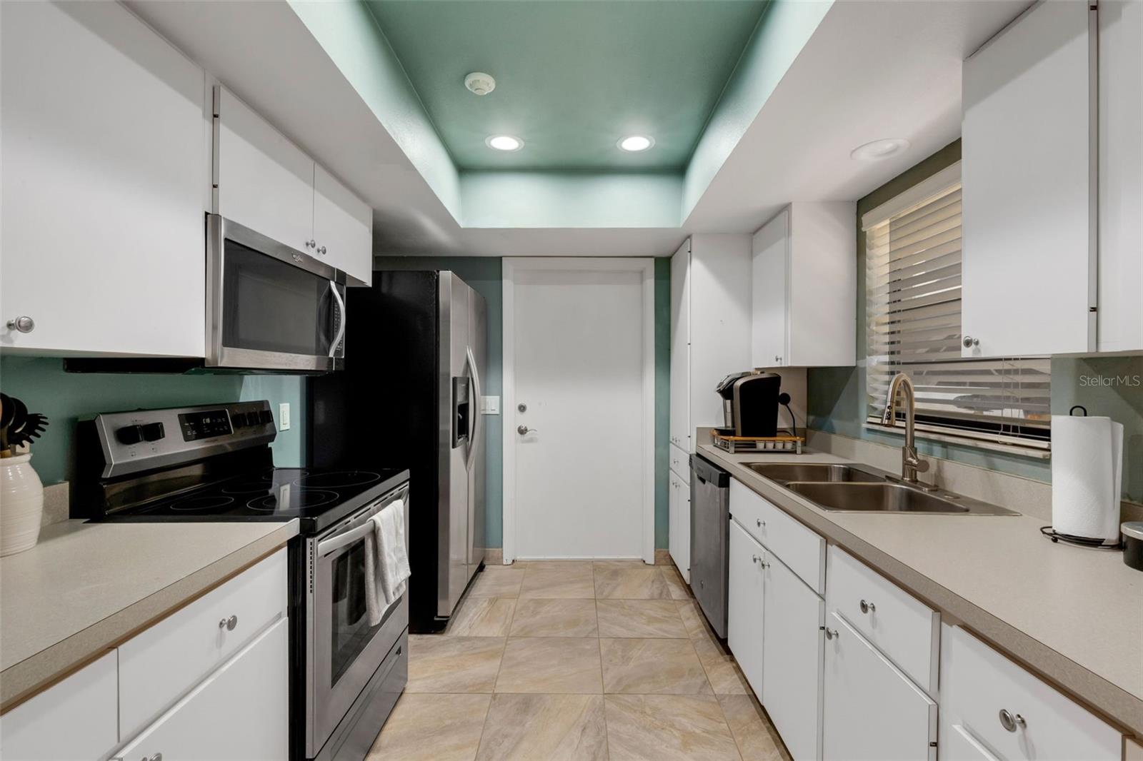 3656 OAK GROVE DR, SARASOTA, FL, 34243