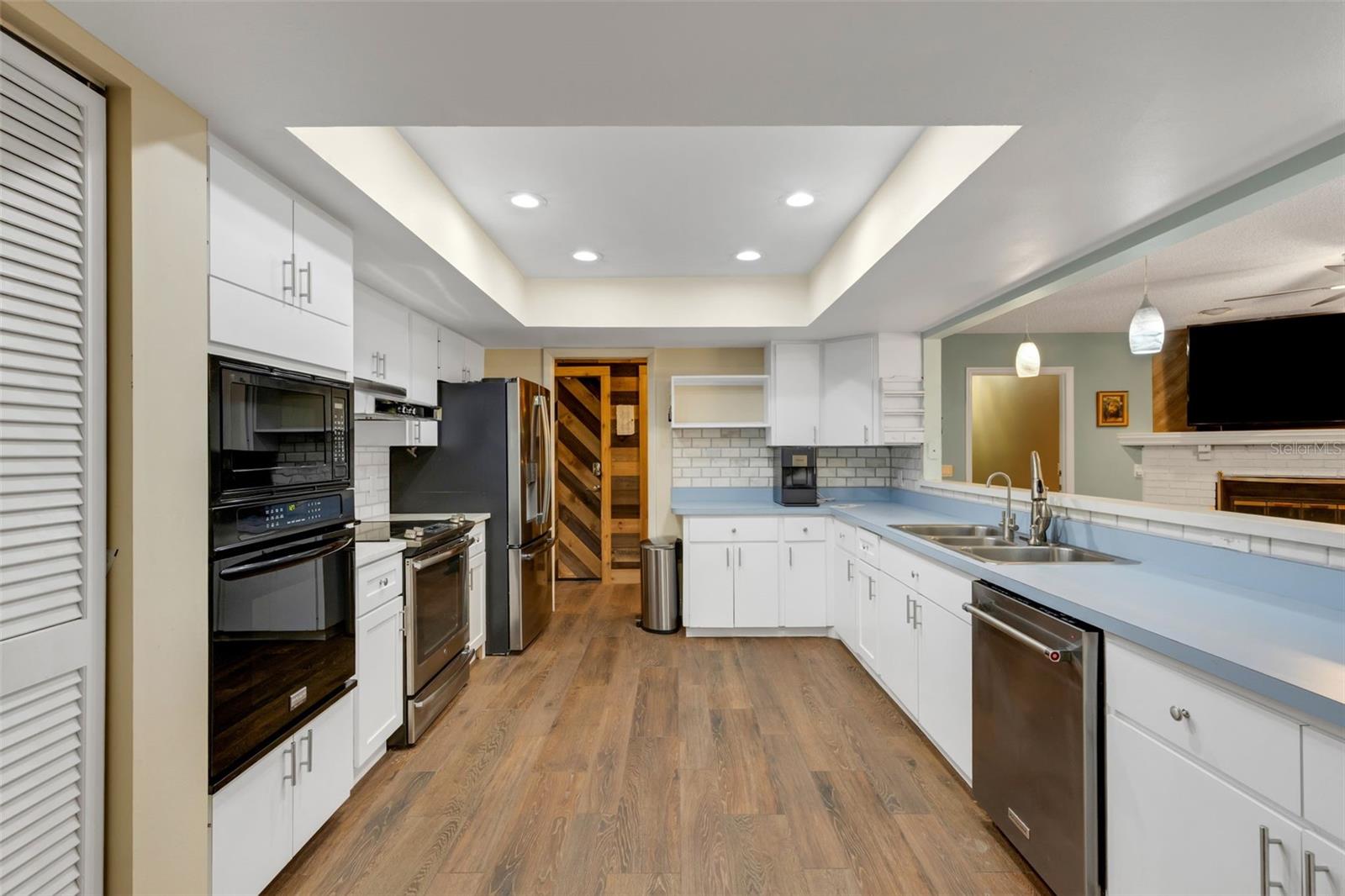 3656 OAK GROVE DR, SARASOTA, FL, 34243