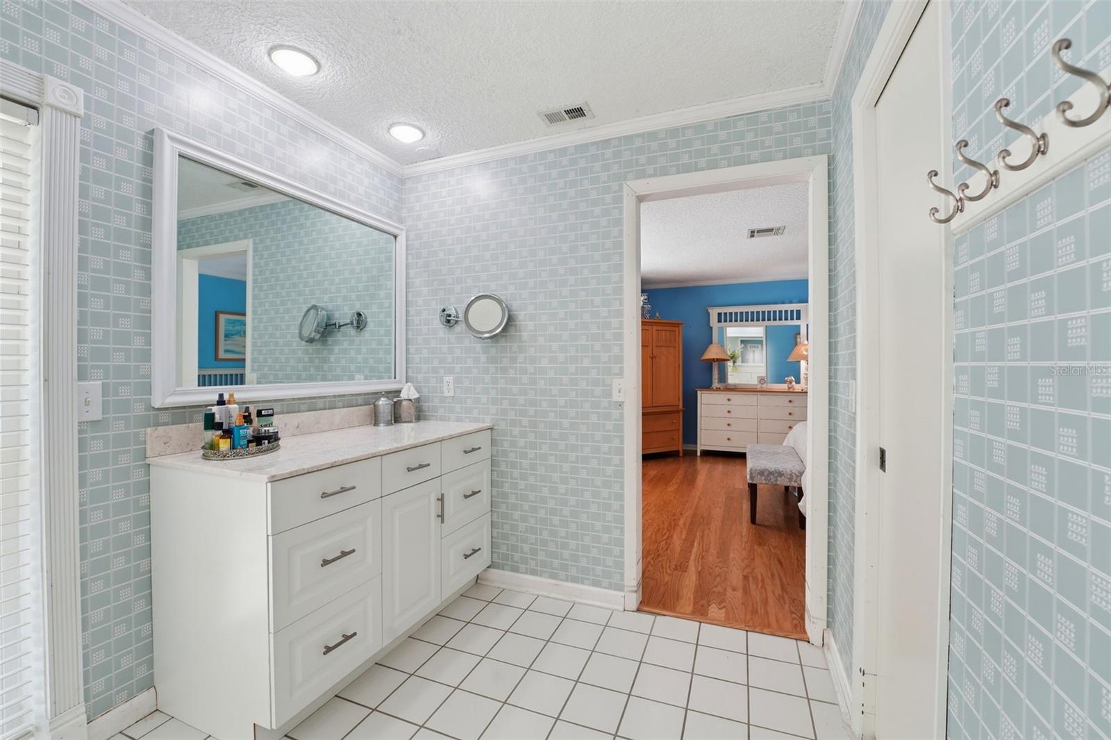 210 E SWEETWATER CREEK DR, LONGWOOD, FL, 32779