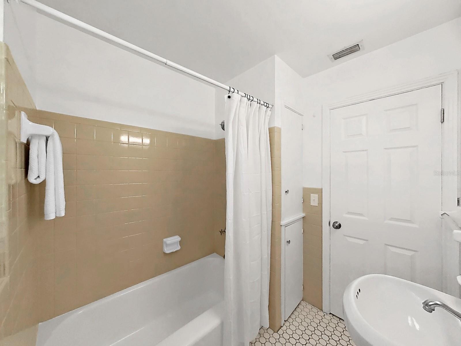 4610 W BAY VILLA AVE, TAMPA, FL, 33611