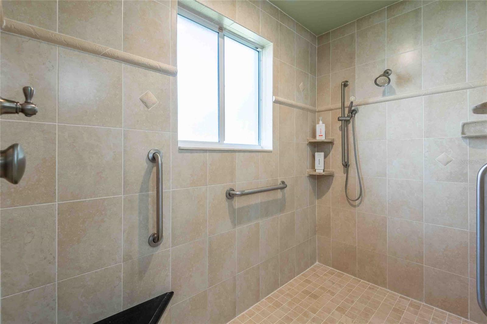 6605 STONINGTON DR N, TAMPA, FL, 33647