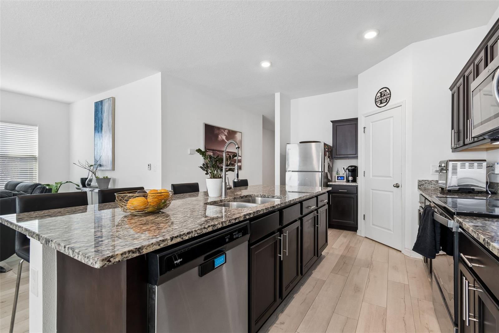 705 GARDEN OAKS SQ, SEFFNER, FL, 33584