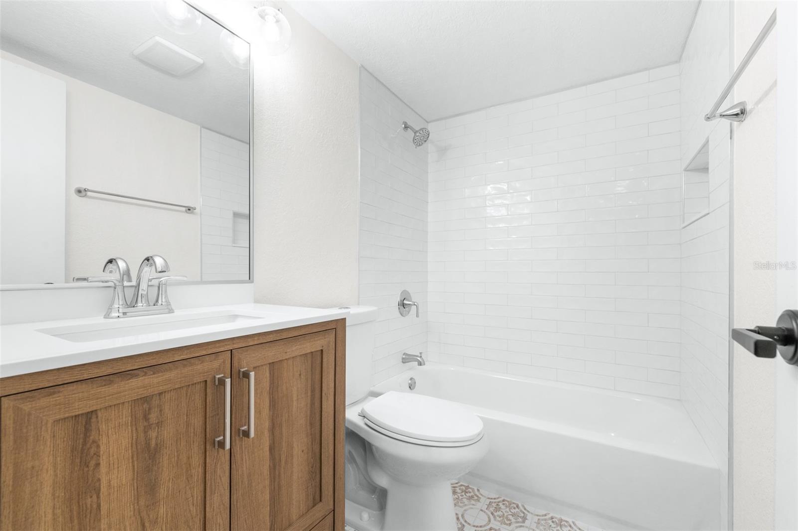 4606 W GRAY ST #107, TAMPA, FL, 33609