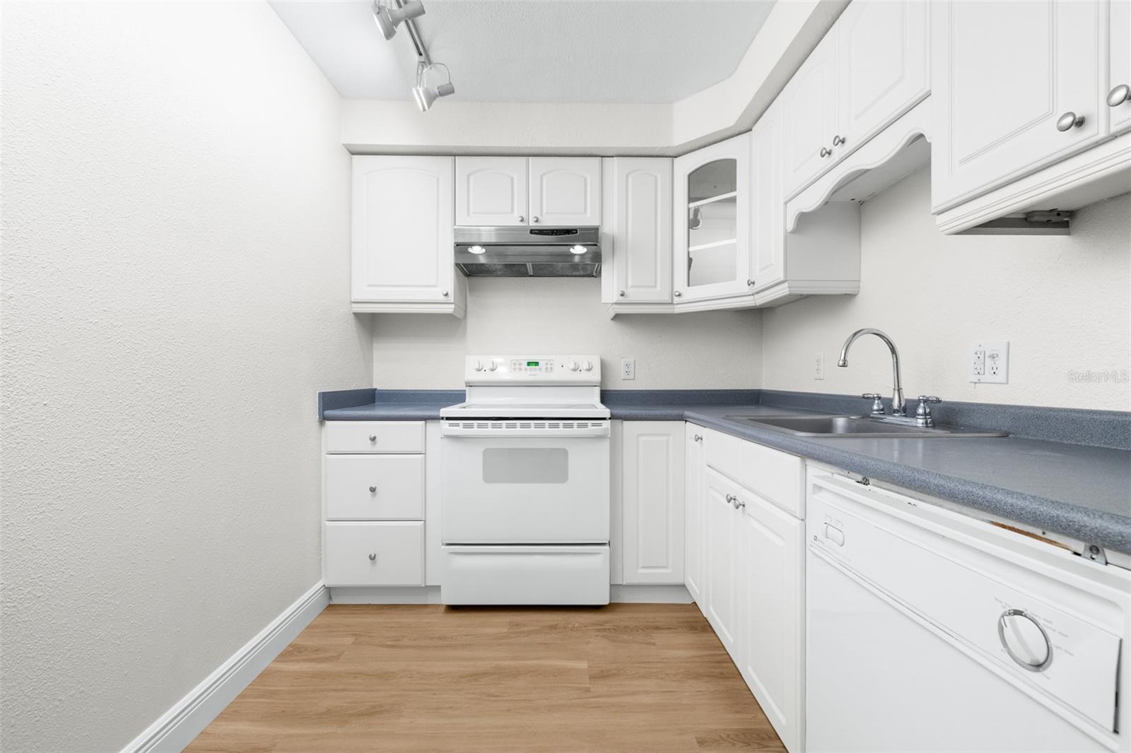 4606 W GRAY ST #107, TAMPA, FL, 33609