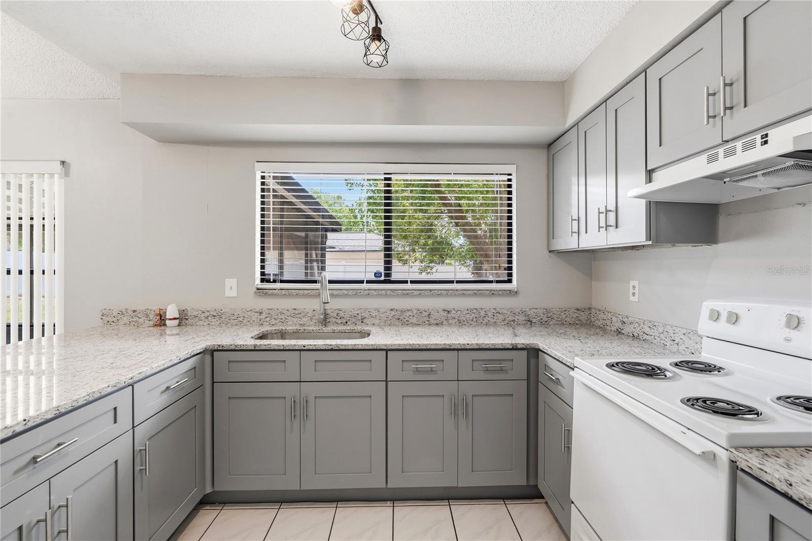 5113 NASHVILLE DR, TAMPA, FL, 33624