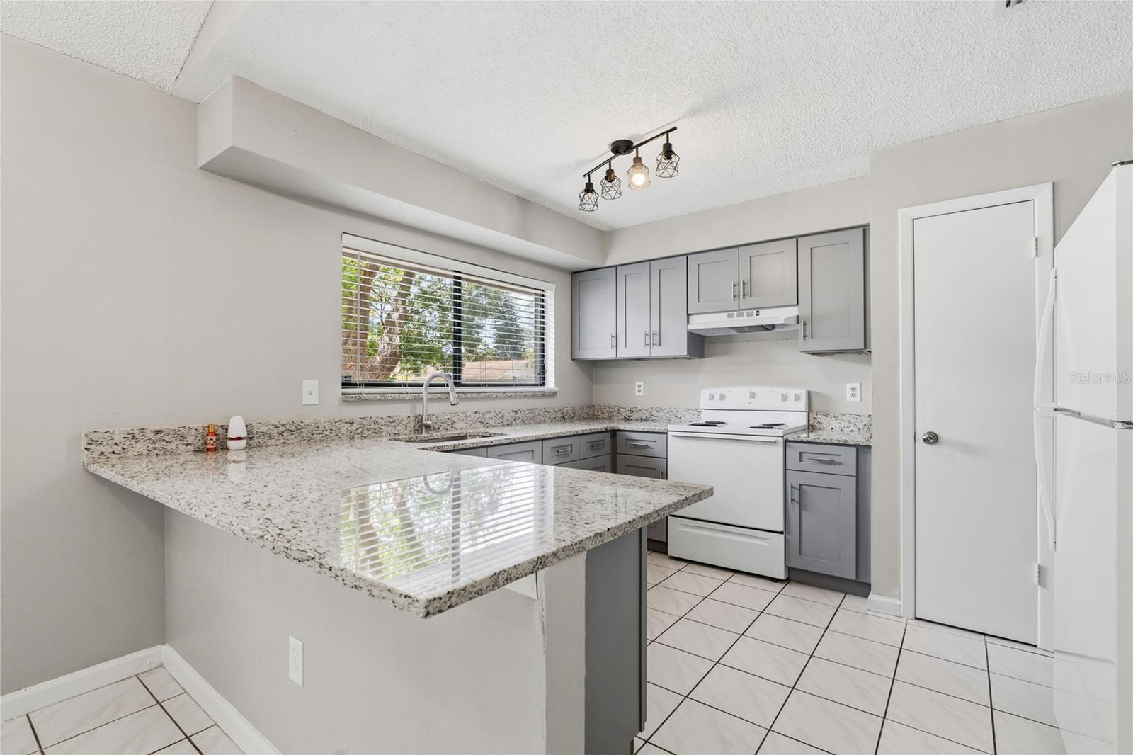 5113 NASHVILLE DR, TAMPA, FL, 33624