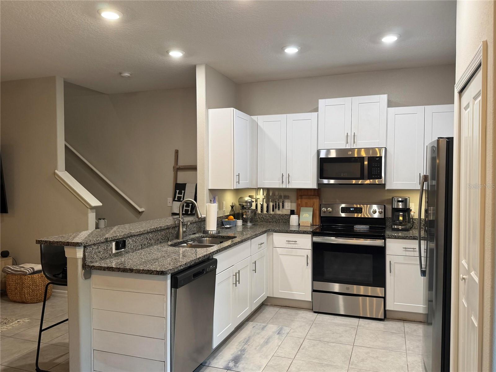 9640 PEMBROOKE PINES DR, SUN CITY CENTER, FL, 33573