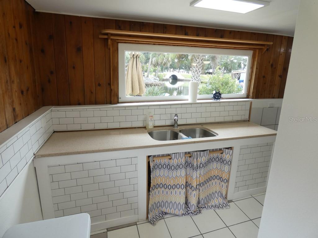 2215 S HUNT PT, CRYSTAL RIVER, FL, 34429