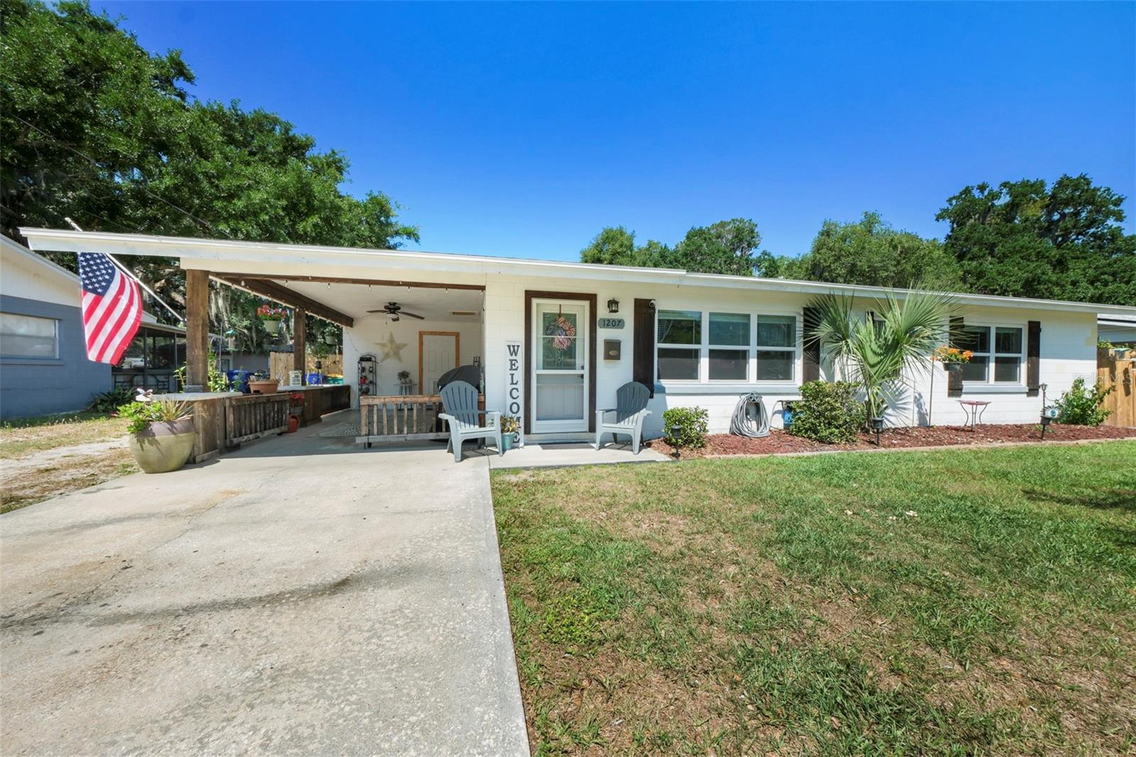 1207 ORANGE AVE, TAVARES, FL, 32778