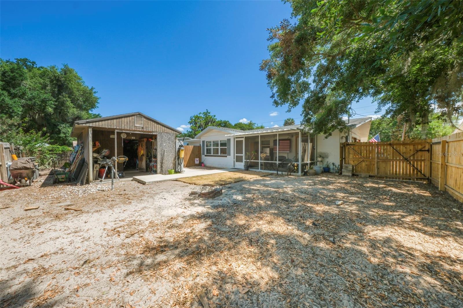 1207 ORANGE AVE, TAVARES, FL, 32778