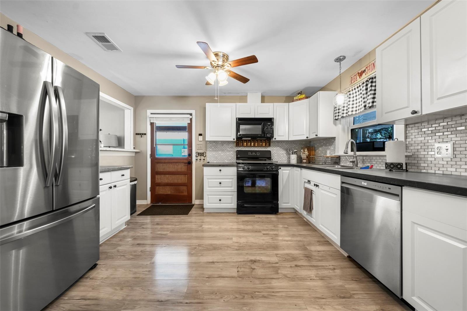 1207 ORANGE AVE, TAVARES, FL, 32778