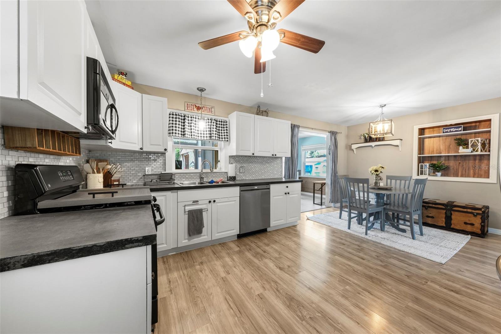 1207 ORANGE AVE, TAVARES, FL, 32778