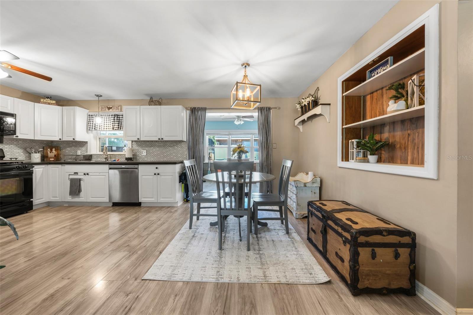 1207 ORANGE AVE, TAVARES, FL, 32778