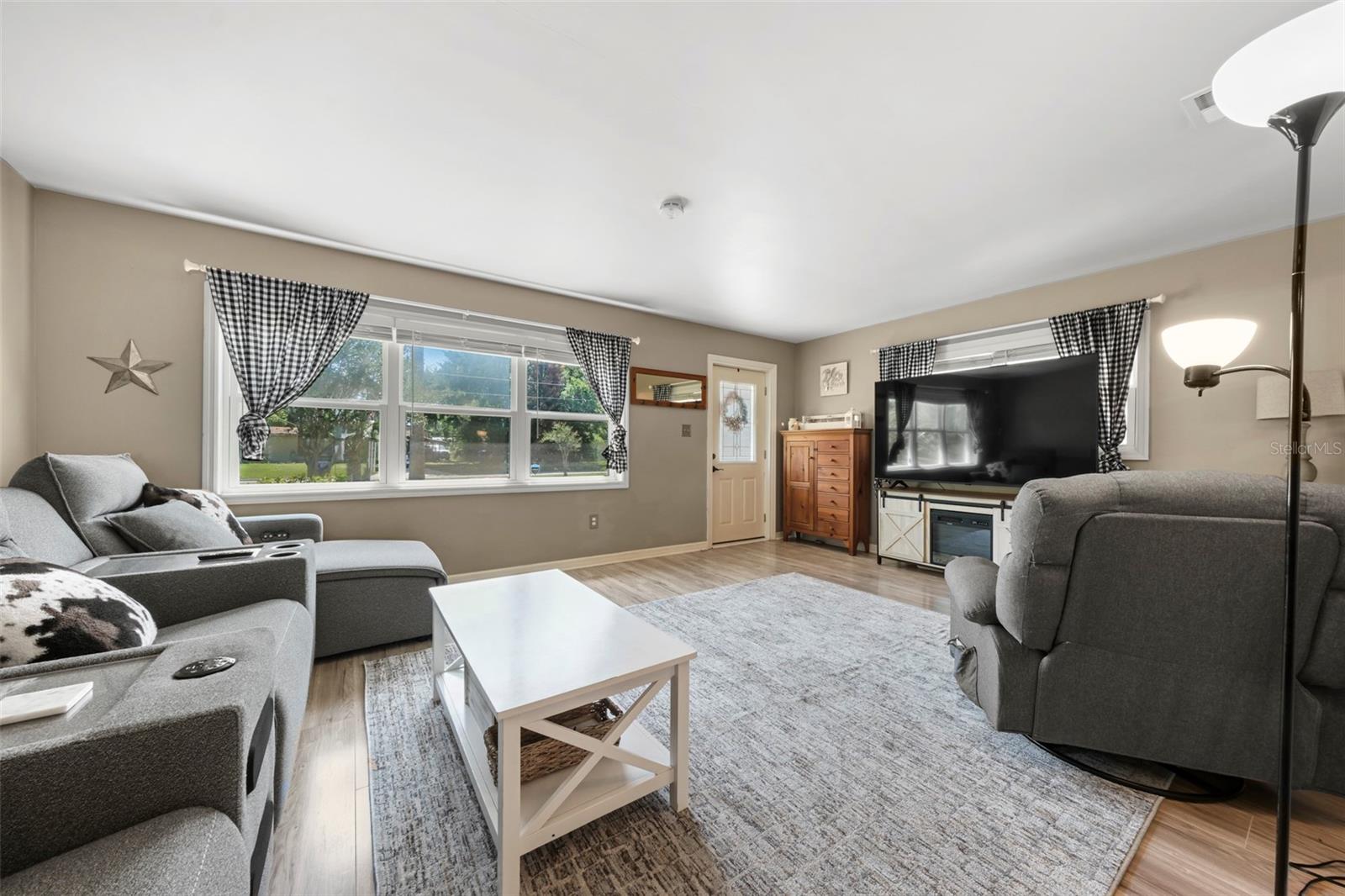 1207 ORANGE AVE, TAVARES, FL, 32778