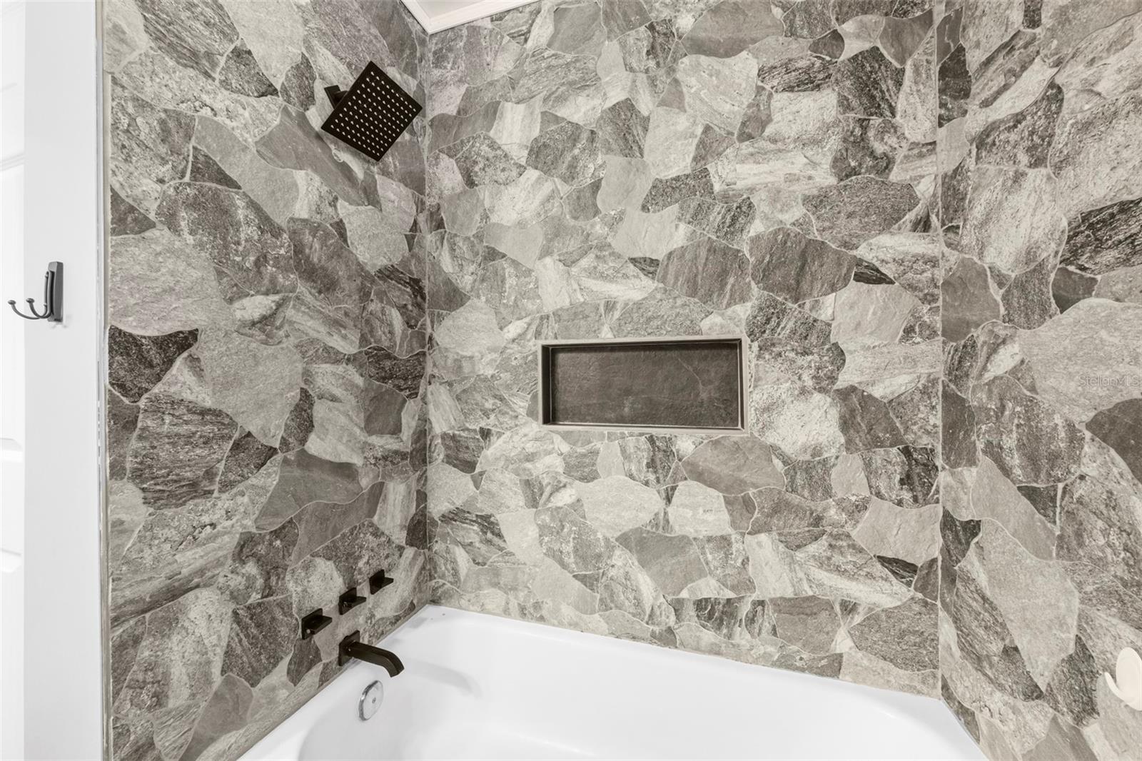 1207 ORANGE AVE, TAVARES, FL, 32778