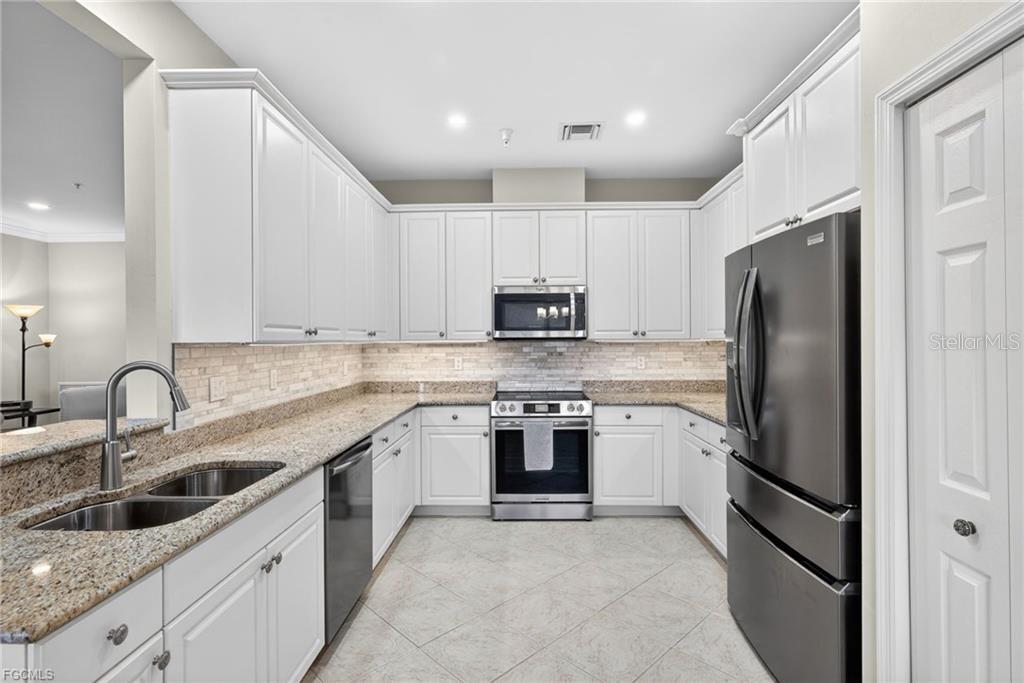 16521 GOLDENROD LN #102, ALVA, FL, 33920