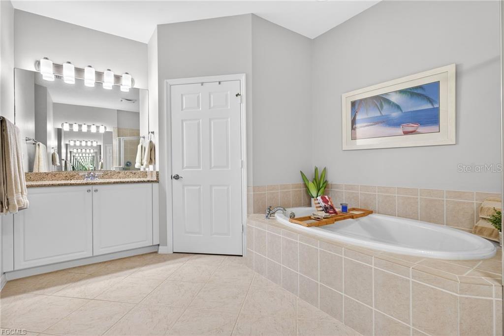 16521 GOLDENROD LN #102, ALVA, FL, 33920