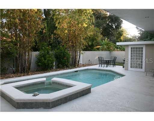 300 BRIGHTWATERS BLVD NE, ST PETERSBURG, FL, 33704