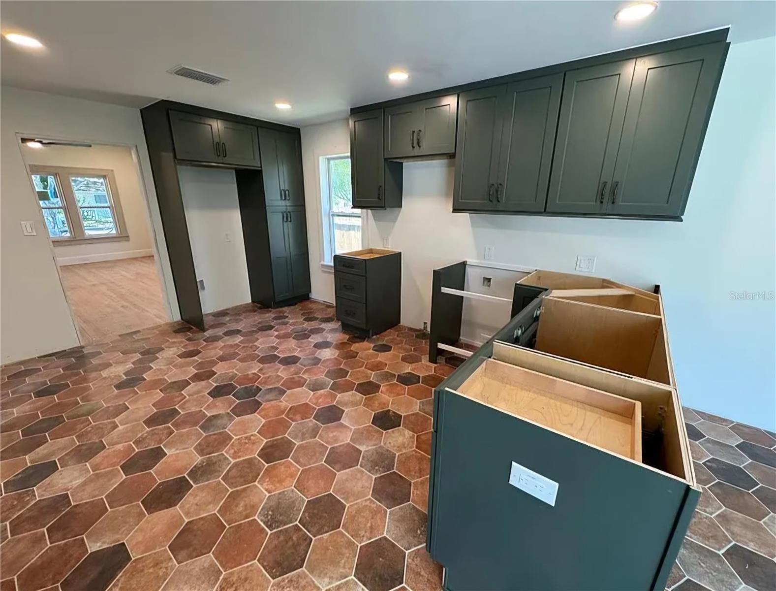 4058 39TH AVE N, ST PETERSBURG, FL, 33714