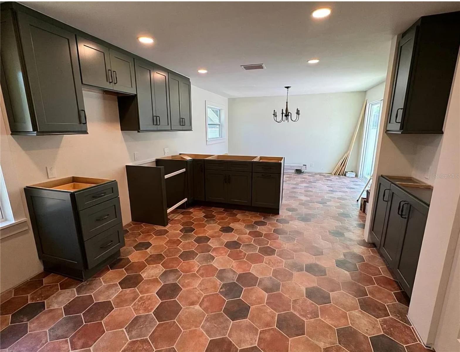 4058 39TH AVE N, ST PETERSBURG, FL, 33714